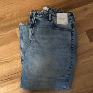 Abercrombie Curve Love -Mom Jean